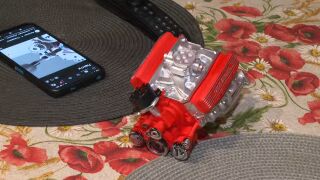 Снимка: Измама в интернет: Семейство поръчва двигател онлайн, но вместо това получават детска играчка