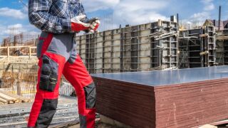 Работни панталони с джобове и функционални елементи – какво трябва да знаете