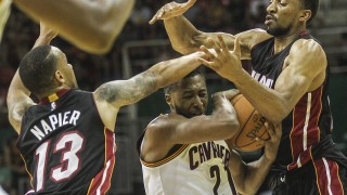 Торонто победи Кливланд и намали изоставането си в серията 