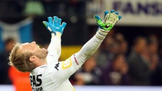 Вратар спаси три дузпи в Белгия, тимът му стигна до равенство с Андерлехт (СНИМКИ И ВИДЕО)