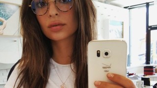 Звездите, които носят очила и ни вдъхват увереност и ние да носим нашите