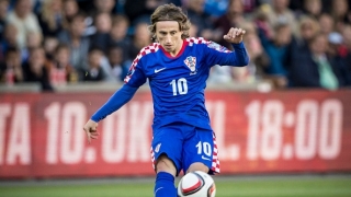 Лука Модрич на линия за мача с Пари Сен Жермен