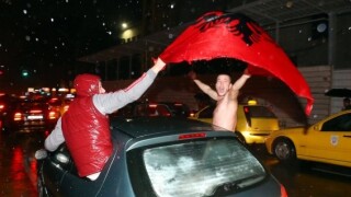 В Тирана посрещнаха футболистите на Албания като национални герои (ВИДЕО)