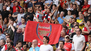 Влак с фенове на 