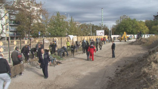 Стотици пловдивчани чистиха стадион 