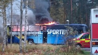 Чистоновият автобус на шведския национален отбор изгоря