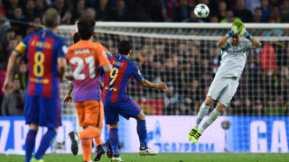 Как феновете се присмяха на Клаудио Браво след нелепата му грешкa