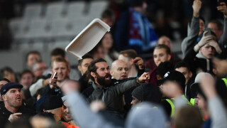 Бой и безредици при дербито между 