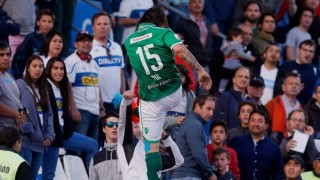 Аржентинец имитира Ерик Кантона, ритна фен в лицето (ВИДЕО)