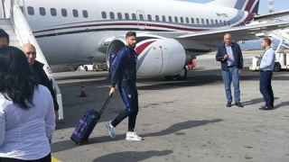 Неразговорливите французи финтираха журналисти през стар изход на летище 