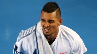 Глобиха Кириос заради самоволното напускане на корта в Шанхай