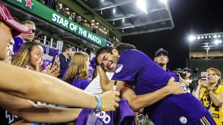 Кака се сбогува с футбола със загуба и сълзи