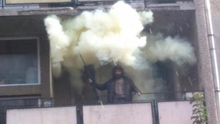 С бомбичка срещу пушка (ВИДЕО)