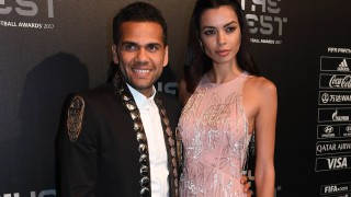 Дани Алвеш стана за смях заради костюм (СНИМКИ)