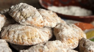 Така ги прави баба - топящи се в устата локумки с пудра захар
