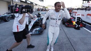 Триумф за Хамилтън в Япония, петата титла е близо 