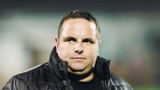 Селекционерът на Кипър разучава 