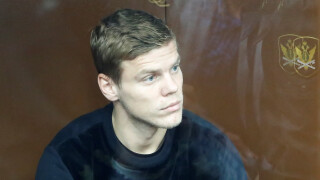 Кокорин се хилил така още в училище