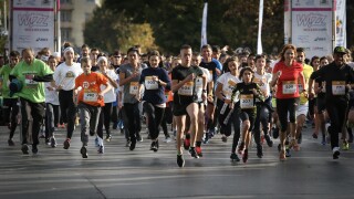 Над 4000 маратонци бягат за каузи и награди в центъра на София