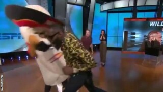 Уайлдър нокаутира талисман в тв студио (ВИДЕО)