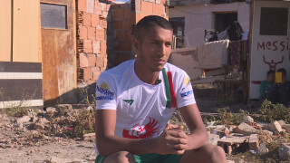 Разруха, сиви улици, а накрая... футбол (ВИДЕО)