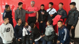 Спасените тайландски момчета се срещнаха с Моуриньо и Погба