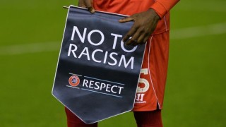 Фен получи доживотна забрана заради расизъм в социалните мрежи