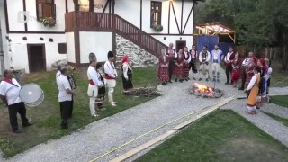 Ще успеят ли хорото и носиите да премахнат различията между сиромаси и чорбаджии?