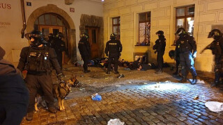 Пияни английски фенове вилняха в Прага, има арестувани (ВИДЕО)