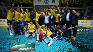 Исторически триумф за волейболния 