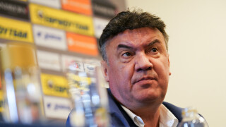 Михайлов, Сираков и още легенди поискаха акциите на 