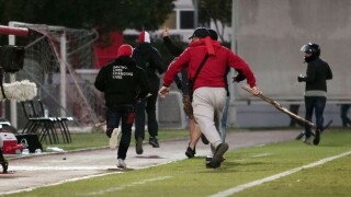 Меле прекъсна мач от младежката Шампионска лига, четирима в болница (ВИДЕО)