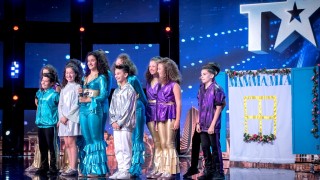 Циркови артисти на световно ниво, впечатляващи танцьори и незрящи театрални артисти отиват на полуфиналите на 