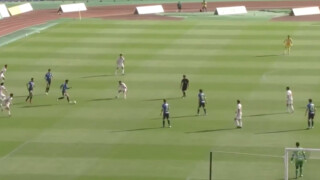 Как се вкарват два гола от собствената половина за 90 секунди (ВИДЕО)