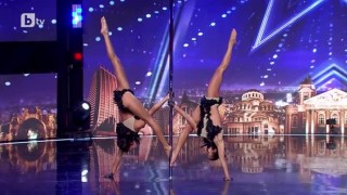 Симона и Бояна: Танци на пилон