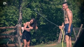 Едни плажуват, а други усещат вдъхновение за мокри игри
