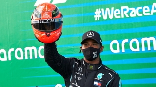 Мик Шумахер подари на Хамилтън една от каските на баща си (ВИДЕО)