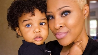 Как изглежда жената с най-редкия цвят очи на света?