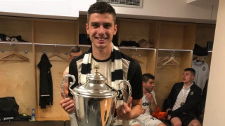 Футболист на 