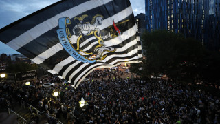 Еуфория в Нюкасъл след продажбата на футболния клуб (ВИДЕО)