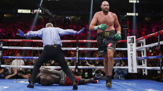 Отново с нокаут! Фюри запази короната си в драматична битка с Уайлдър 