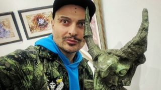 Еротично изкуство и сатанински козел за 10 000 лева – на гости в дома на Иво Димчев (ВИДЕО)