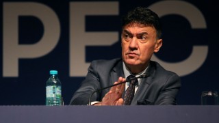 Михайлов призова здравните власти: Върнете публиката на стадионите