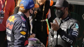 Верстапен размаха среден пръст на Хамилтън и го нарече 