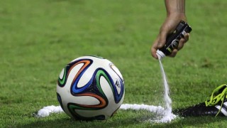 ФИФА трябва да плати 120 млн. евро на хората, изобретили спрея за преки свободни удари