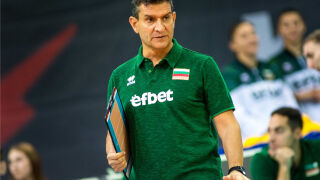 След волейболния крах: Мичели иска да остане начело на 