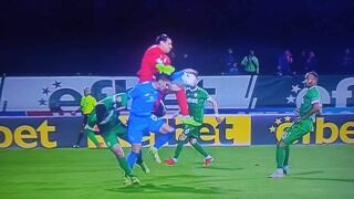 Заради гол с ръка: 