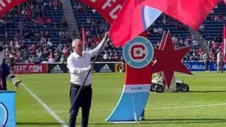 Стоичков развя знамето на 