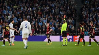 Червен картон и липсата на Холанд спряха 