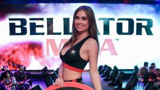 Бивш боец: Ние си рискуваме мозъка, а проклетите момичета на ринга прибират по $70 000